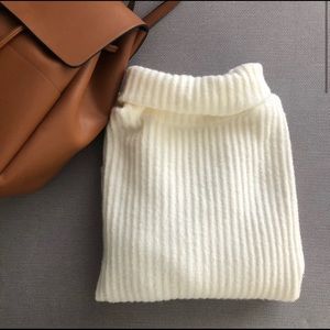 H&M fall turtleneck sweater